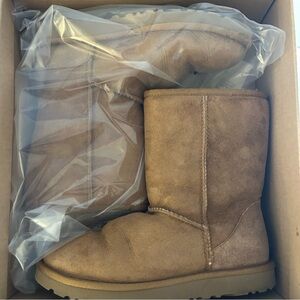 UGG Classic Short Chestnut Boots UGG 5825 Size 7 Women NEW IN BOX